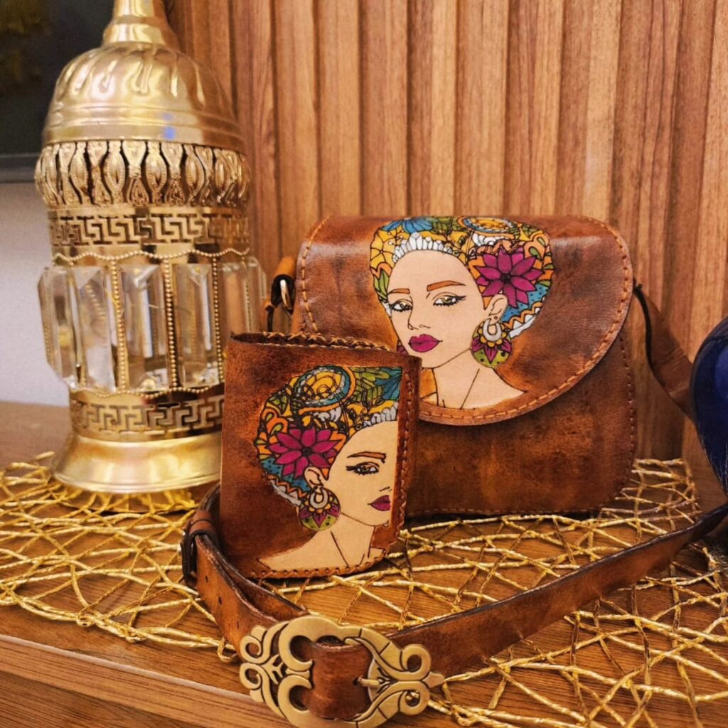 شنط هاند ميد جلد طبيعى