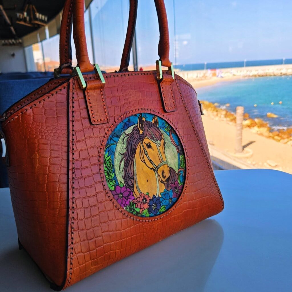 شنط هاند ميد جلد طبيعى